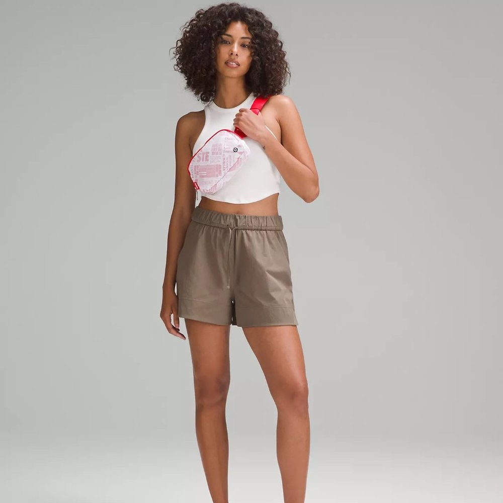 lululemon NWT everywhere belt bag 1L white/lulu red manifesto